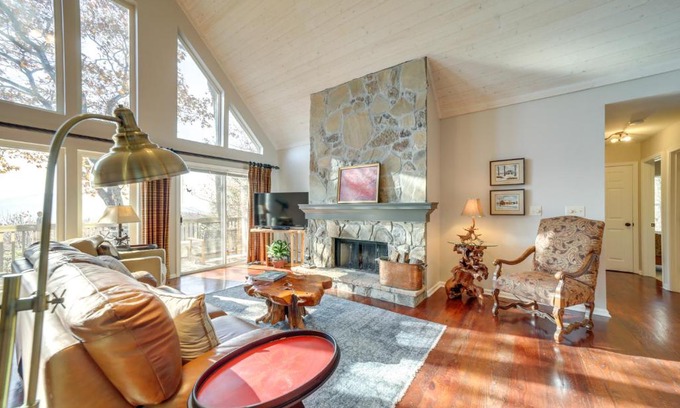 Sapphire House | Cabin with Mountain Views Near Cashiers and Highlands