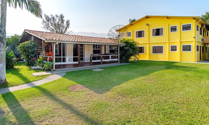 Maranduba Ski Chalet | Cabins with air conditioning 100 meters from the beach Maranduba, Ubatuba