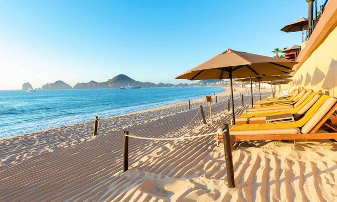 Ampliacion Juarez Condo | Cabo 2BR Medano Beach Family friendly. Swimming, warm breezes and more!