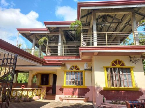 Nueva Valencia House | CABRERA GUEST HOUSE exGREEN BAMBOO GUIMARAS