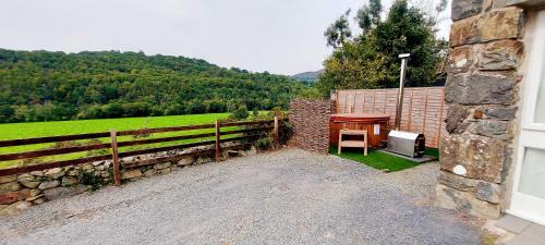 Dolgellau House | Cader Mountain View Cottage with Hot Tub in Snowdonia