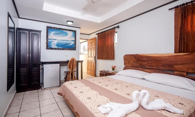 Jaco Hotel | Cadillac Rock Beach Hotel