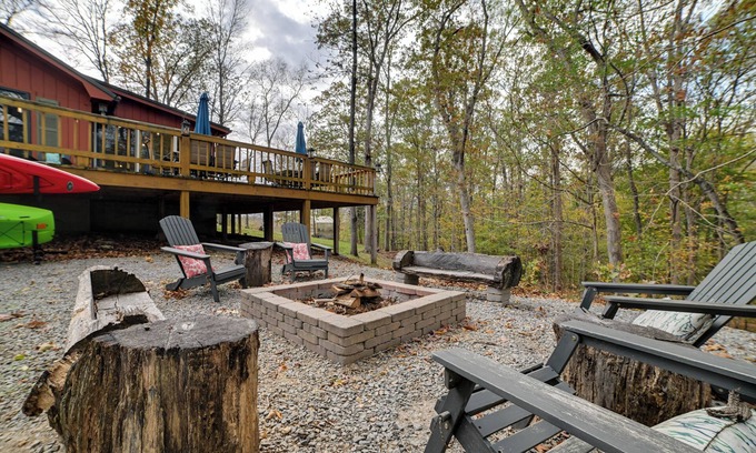Cadiz House | Cadiz Vacation Home w/Deck: Walk to Lake Barkley