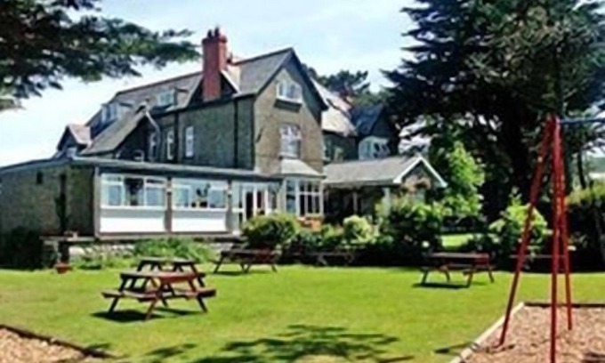 Dyffryn Ardudwy Bed & Breakfast | Cadwgan House Hotel