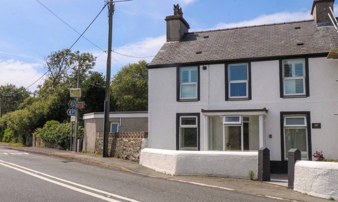 Llanfaelog Cottage | CAE GWYN, character holiday cottage in Llanfaelog