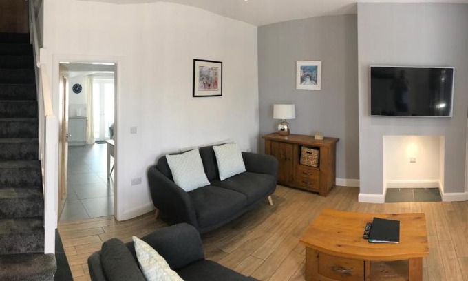 Bont Newydd House | CAERNARFON Quality Townhouse