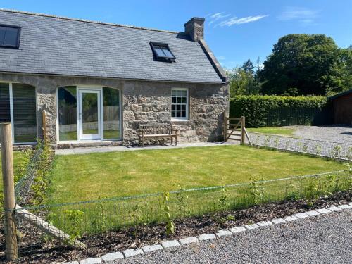 Ballater House | Cairn Leuchan