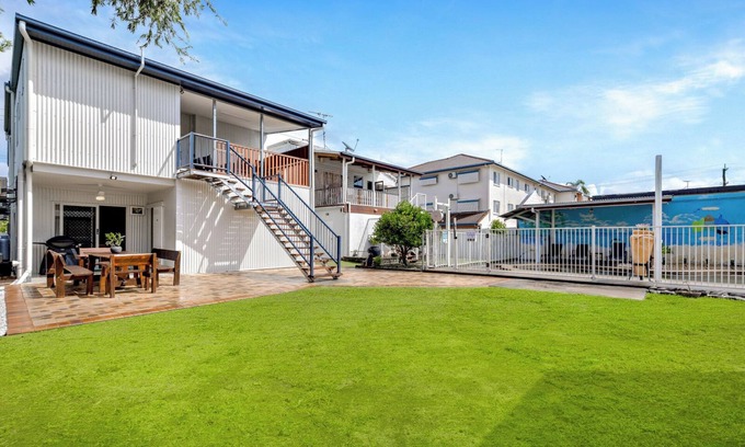 Parramatta Park House | Cairns central walking Distance "Town House"
