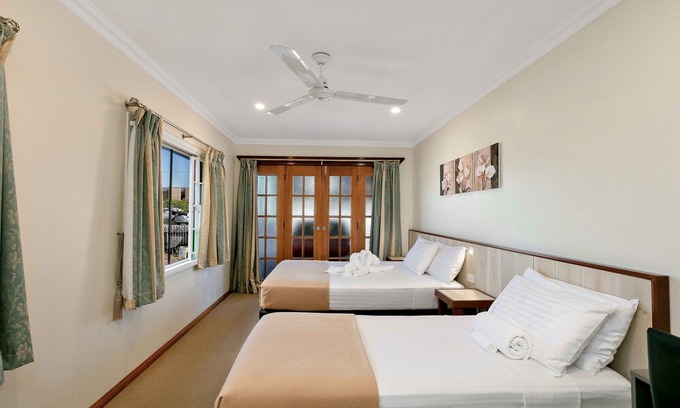 Parramatta Park House | Cairns Central Walking Distance Entire Ground Floor House