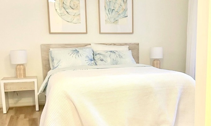 Parramatta Park Apartment | Cairns studio in the heart of the city, with a balcony and amazing views.