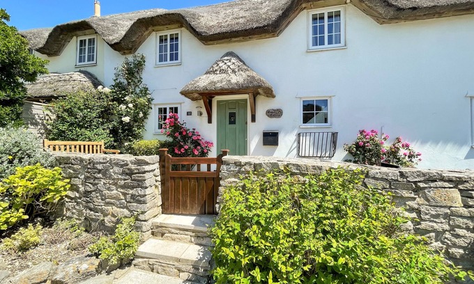 West Lulworth Cottage | CAJUN COTTAGE, pet friendly, with a garden in West Lulworth
