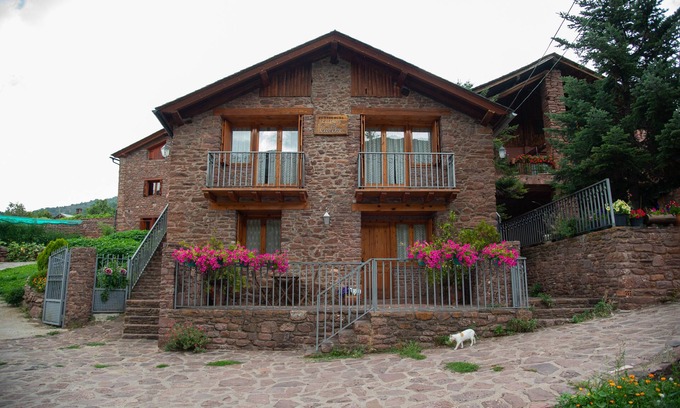 Llagunes Cottage | Cal Bosch Rural Apartment cozy and with magnificent mountain views.