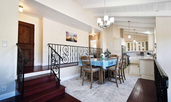 Calabasas House | Calabasas luxury 3 Bed 2 Bath Mountain View with Patio quite
