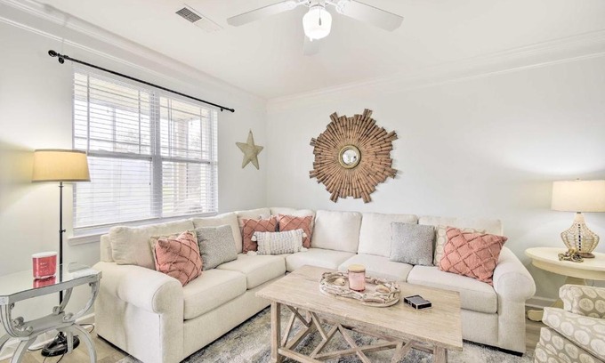 Calabash Apartment | Calabash Condo with Patio and Golf Course Views!
