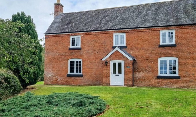 Chirbury with Brompton House | Calcot Farmhouse in Montgomery