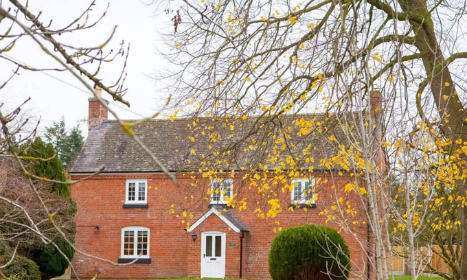 Montgomery House | Calcot Farmhouse in Montgomery