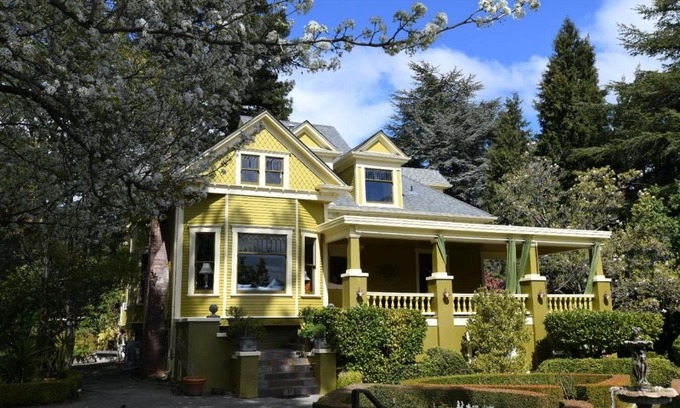 Healdsburg Bed & Breakfast | Calderwood Inn