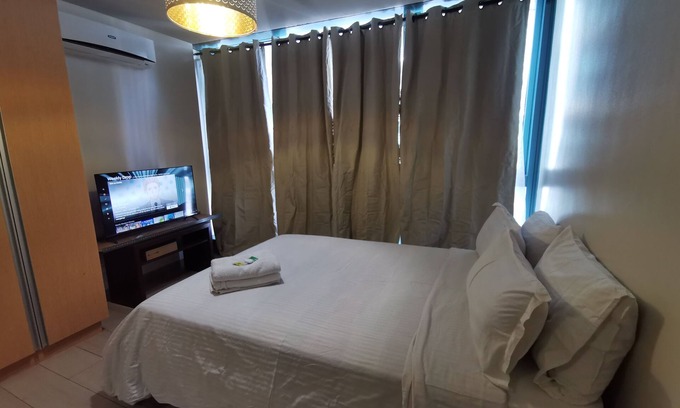 Guadalupe Nuevo Apartment | Caleze Properties One Uptown BGC One Bedroom