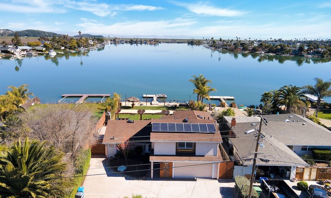 Novato Villa | California Dreaming- Beach Front Villa, SF-Napa wine country.