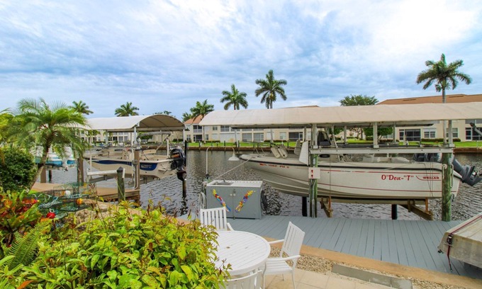 Naples House | CALLING ALL BOATERS, NATURE & BIRD LOVERS! 2/2 HOME IN PORT OF THE ISLANDS
