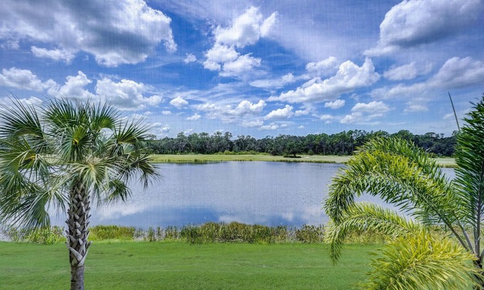 Lakewood Ranch Condo | Calling all snowbirds! Gorgeous 2bd/2ba condo in exclusive golf community