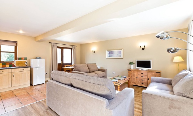 Knockerdown Apartment | Callow Cottage With Shared Swimming Pool