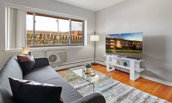 Arlington Heights Apartment | Calm & Cozy 1-Bedroom Apartment
