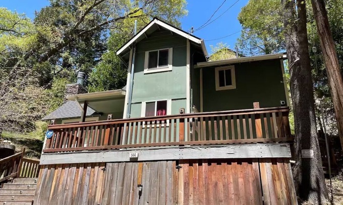 Cedar Glen Cabin | Calm & Cozy 3BR cabin w/AC+WiFi+Parking+BBQ