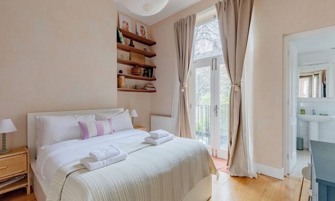 North Kensington Apartment | Calming 1BD Flat with Garden, Ladbroke Grove