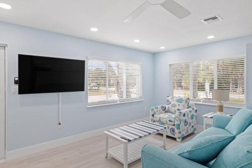 Sanibel House | Caloosa Retreat- 2BR Cottage at Palmview Inn of Sanibel with Bikes