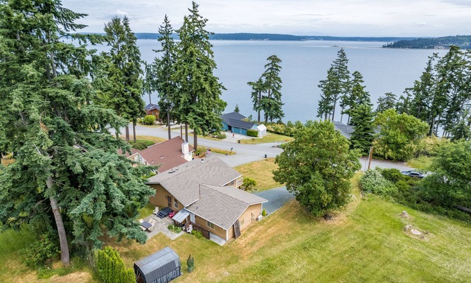 Greenbank House | Camano Vista Paradise by AvantStay | Private Beach