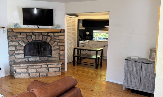 Marine Terrace Cottage | Cambria Cute Cottage with Private Deck