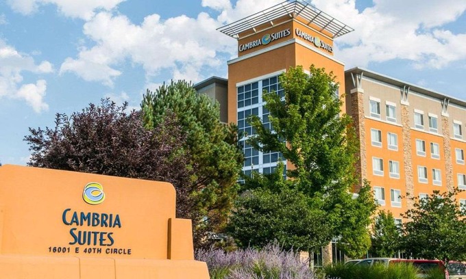 Aurora Hotel | Cambria Hotel Denver International Airport