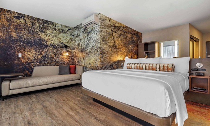 NoDo District Hotel | Cambria Hotel Omaha Downtown