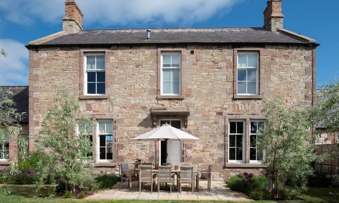 Berwick-upon-Tweed House | Cambridge House - Sleeping 8 Guests in 4 Bedrooms