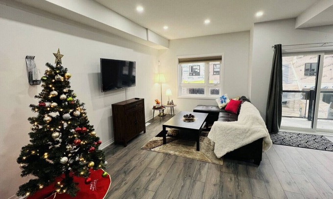 Cambridge House | Cambridge Home 3BDR-Netflix-Parking-WiFi-Laundry