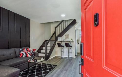 Downtown Baltimore House | Camden's Charm Walking Distance Stadium, Convention, Univ of MD Downtown