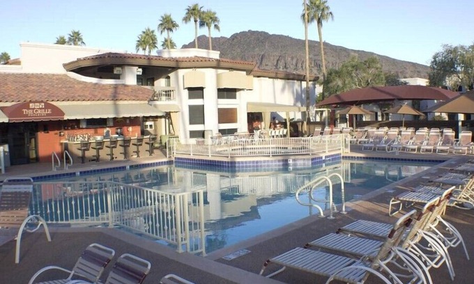 Arcadia Condo | Camelback 2BR Stylish Condo with Outdoor Fireplace