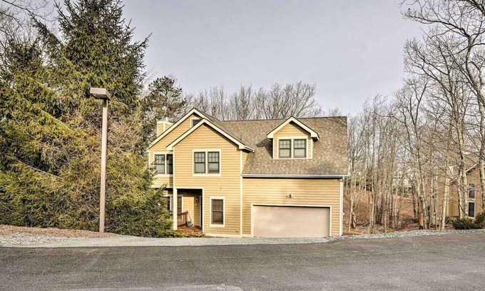 Tannersville Cottage | Camelback Mountain Home—close to ski and water park