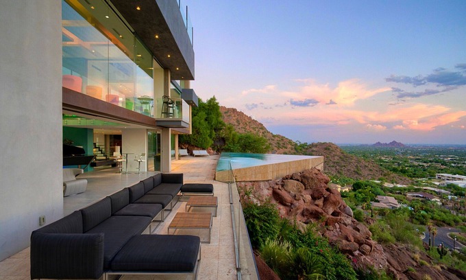 Fashion Square House | Camelback Vista: Iconic Mansion w/Infinity Pool, Rooftop Bar & Stunning Views