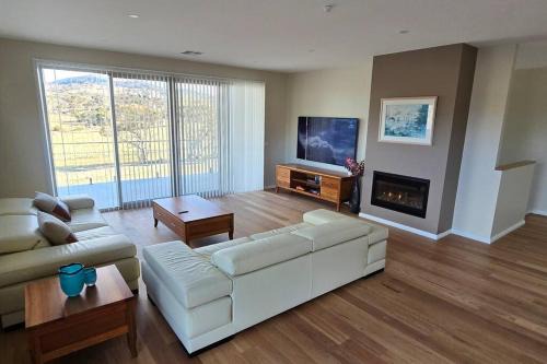 Jindabyne House | Camellia Place