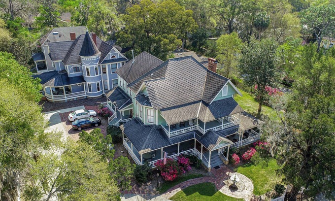 Gainesville Bed & Breakfast | Camellia Rose Inn