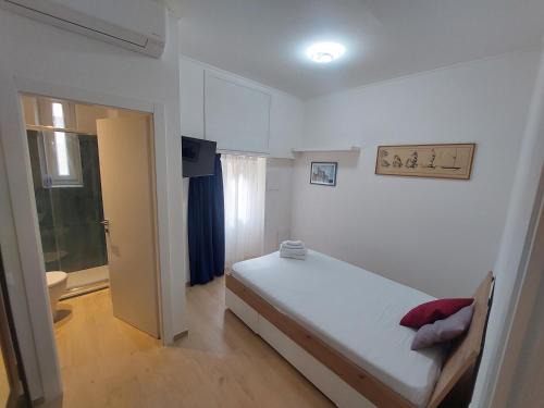 La Spezia Apartment | Camera Francese
