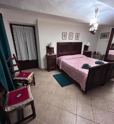 Castellero Apartment | Camera Glicine - spese escluse