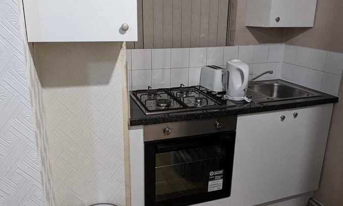 Chatham Apartment | Cameron close one bedroom apartment free parking free WiFi