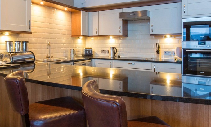Arden Apartment | Cameron Lodge - Retr