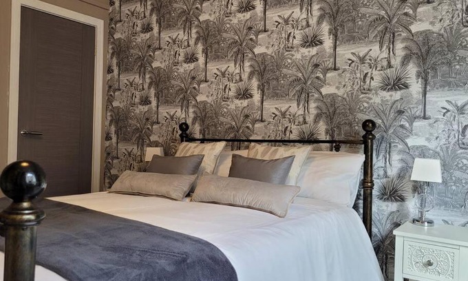 Stirling Apartment | Cameronian Apartment