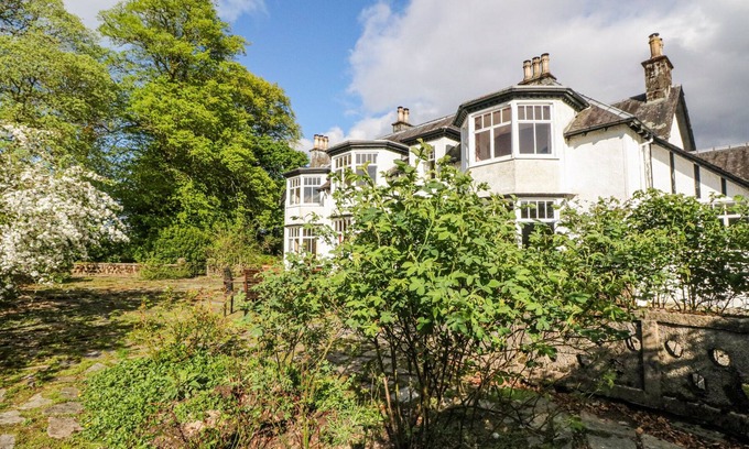 Muirshearlich Cottage | CAMISKY LODGE, pet friendly, character holiday cottage in Caol