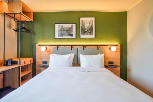 Suresnes Hotel | Campanile Paris Ouest - Pont de Suresnes