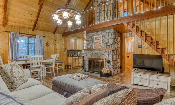 Mount Hood Village House | Campfire Cabin on the River